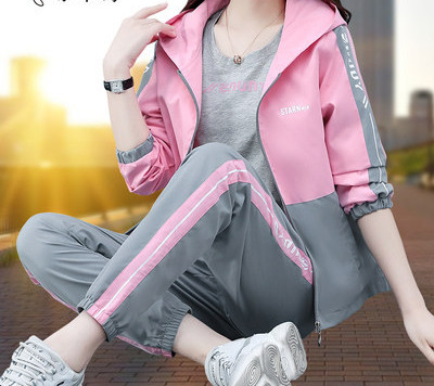 Női csapat cipzárral és kapucnival