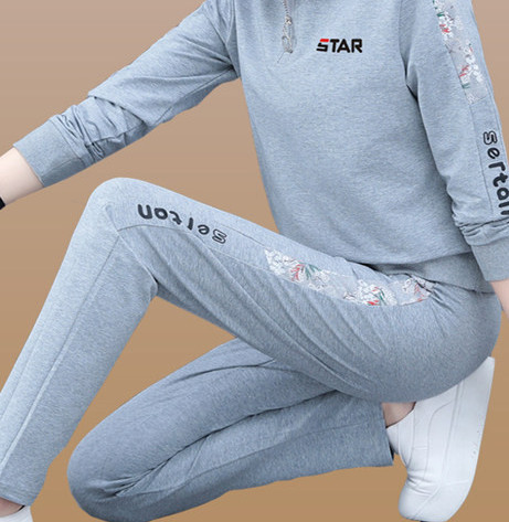 Ikdienas divdaļīgs tērps - blūze ar apkakli un biksēm