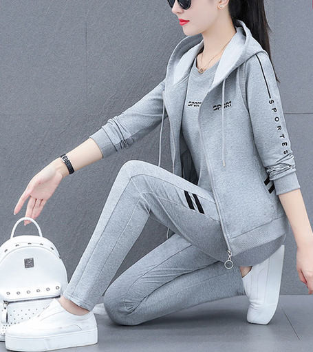 Γυναικεία αθλητική φόρμα με φερμουάρ που αποτελείται από δύο μέρη