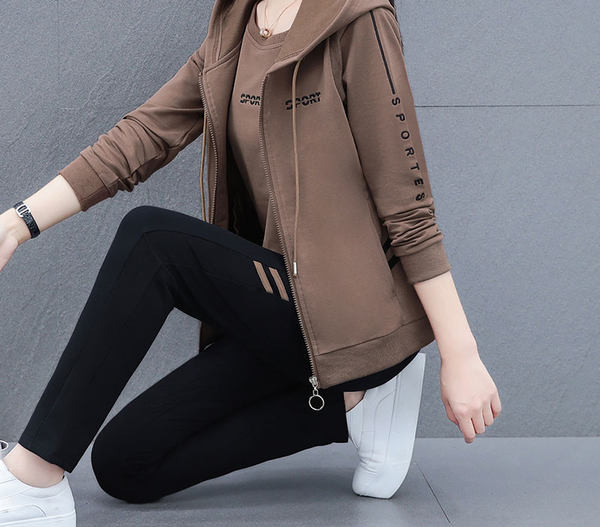 Γυναικεία αθλητική φόρμα με φερμουάρ που αποτελείται από δύο μέρη