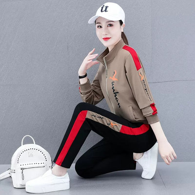 Divdaļīgs sieviešu treniņtērps ar apdruku