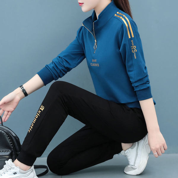 Modes sieviešu blūze un tērps apakšā