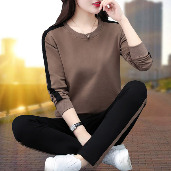 Moterų sporto komandų dviejų dalių modelis