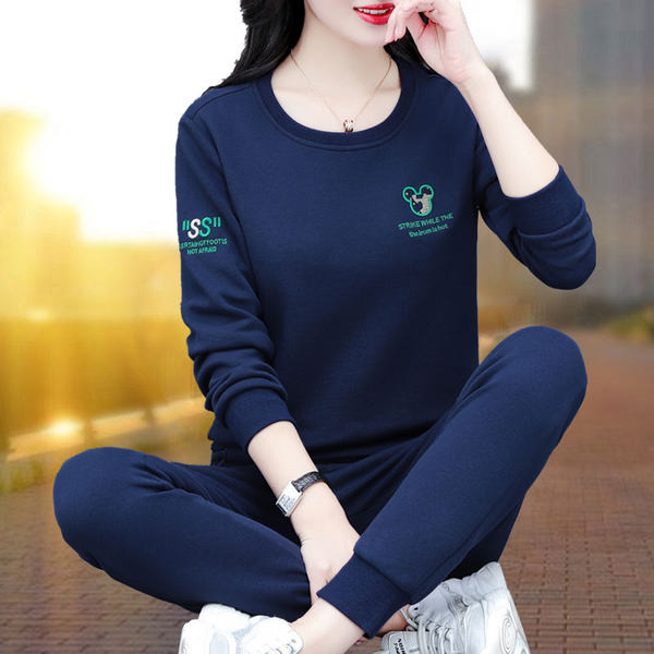 Sieviešu tērps ar izšuvumu