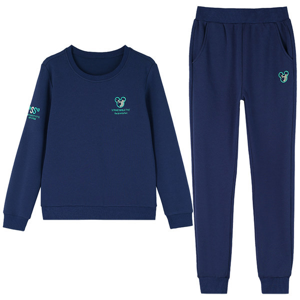 Sieviešu tērps ar izšuvumu