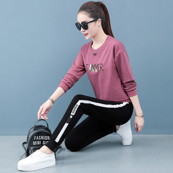 Sieviešu divdaļīgs komplekts - augšā un apakšā