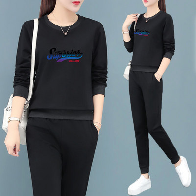 Jauna modeļa divdaļīgs sporta apģērbs ar uzrakstu sievietēm