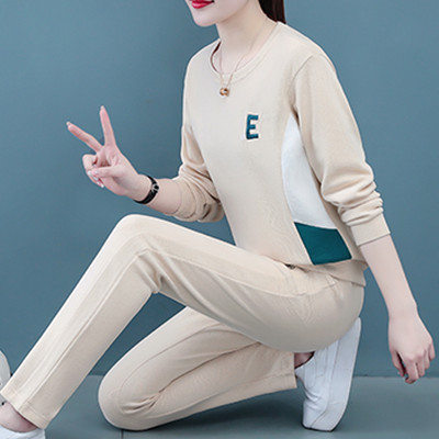 Νέο σχέδιο casual σετ με επιγραφή που αποτελείται από δύο μέρη