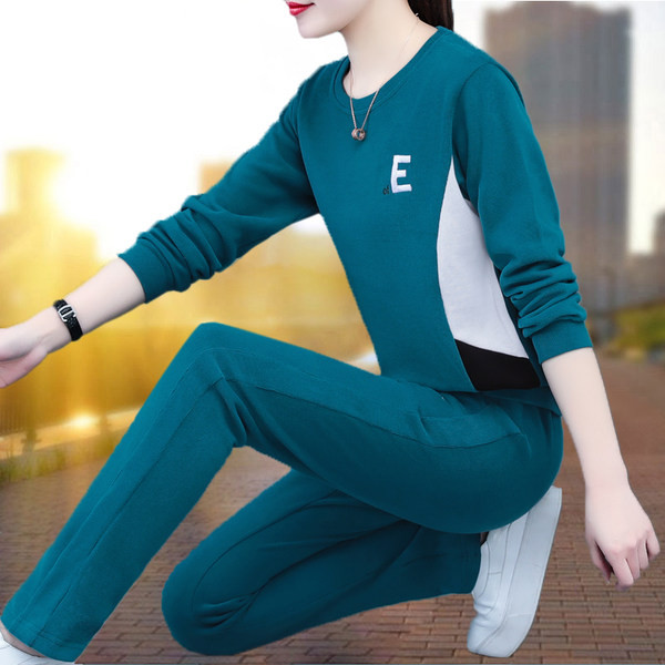 Νέο σχέδιο casual σετ με επιγραφή που αποτελείται από δύο μέρη