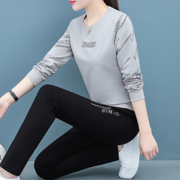 Sporta modeļa sieviešu divdaļīgs tērps ar apdruku