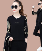 Kasdienis moteriškas trijų dalių komplektas – palaidinė, megztinis ir apatinė