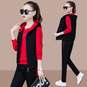 Kasdienis moteriškas trijų dalių komplektas – palaidinė, megztinis ir apatinė