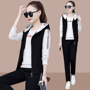 Kasdienis moteriškas trijų dalių komplektas – palaidinė, megztinis ir apatinė