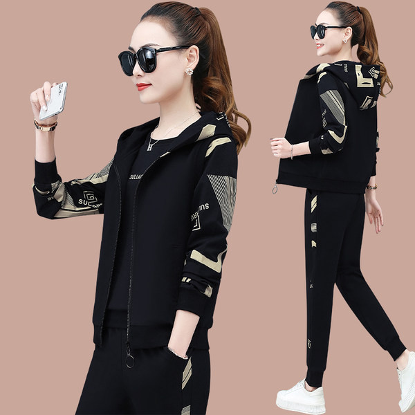 Kasdienis moteriškas trijų dalių komplektas – palaidinė, megztinis ir apatinė