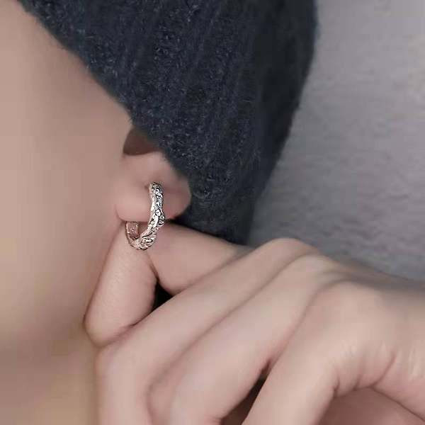 Ανδρικά σκουλαρίκια σε δύο χρώματα