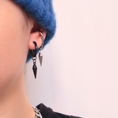 Jauna modeļa vīriešu auskari ar kulonu