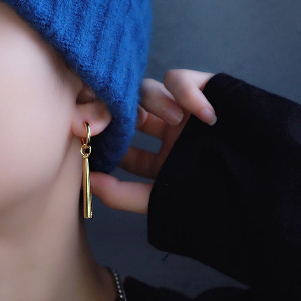 Ανδρικό μονό σκουλαρίκι με μενταγιόν