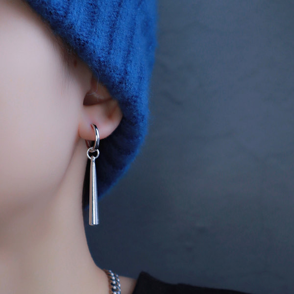 Ανδρικό μονό σκουλαρίκι με μενταγιόν