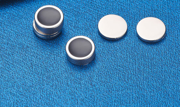 Magnetiniai vyriški auskarai