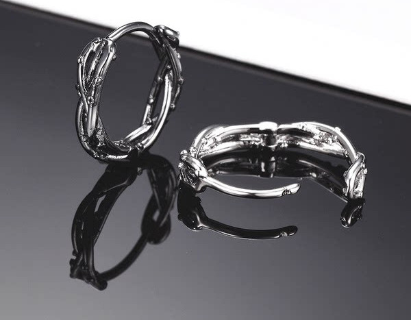 Ikdienas vīriešu auskari divās krāsās