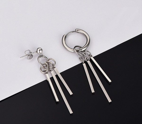 Vīriešu auskari sudraba krāsā