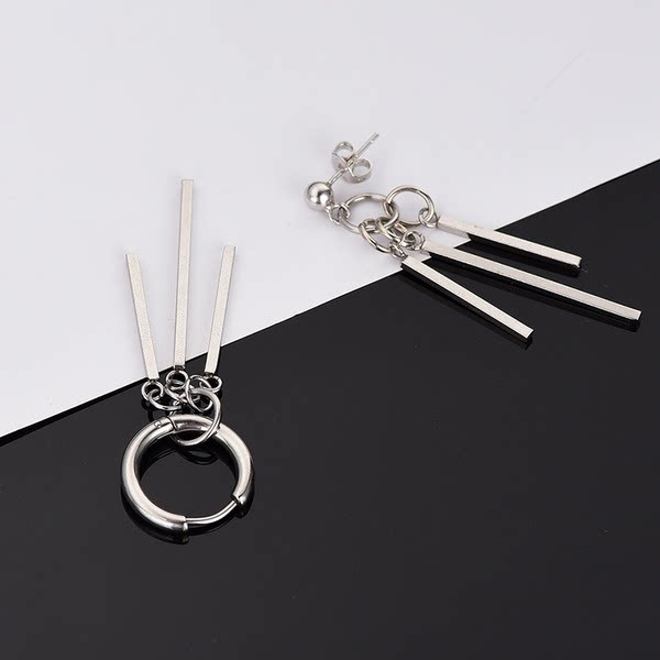 Vīriešu auskari sudraba krāsā