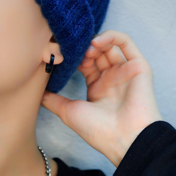 Alkalmi, két színű férfi fülbevaló