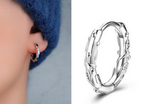 Moderni iegravēti stīpiņu auskari vīriešiem