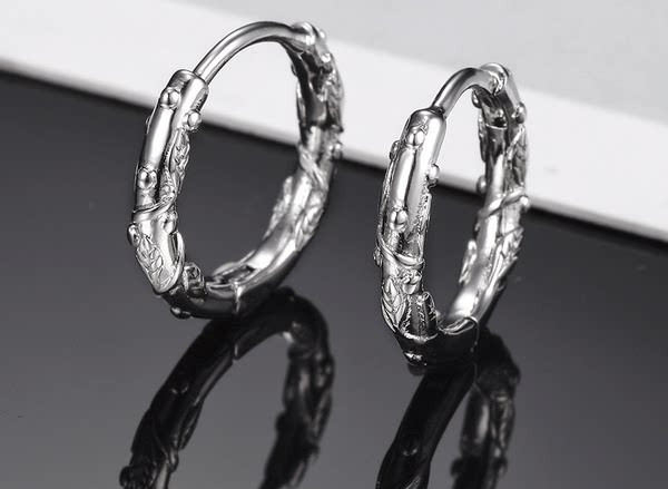 Moderni iegravēti stīpiņu auskari vīriešiem