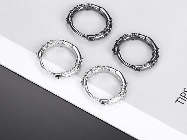 Moderni iegravēti stīpiņu auskari vīriešiem