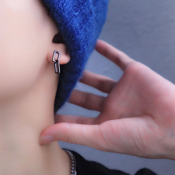 Vīriešu auskari ar kulonu