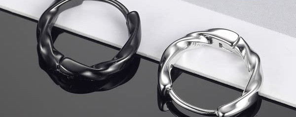 Ikdienas vīriešu auskari divās krāsās