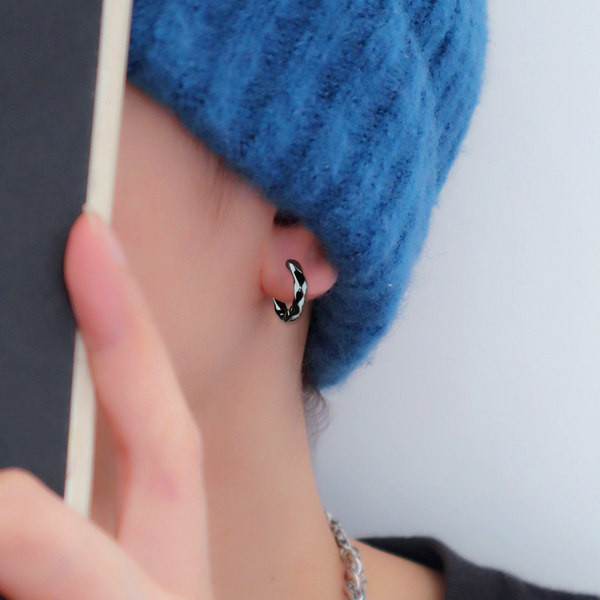 Ikdienas vīriešu auskari divās krāsās