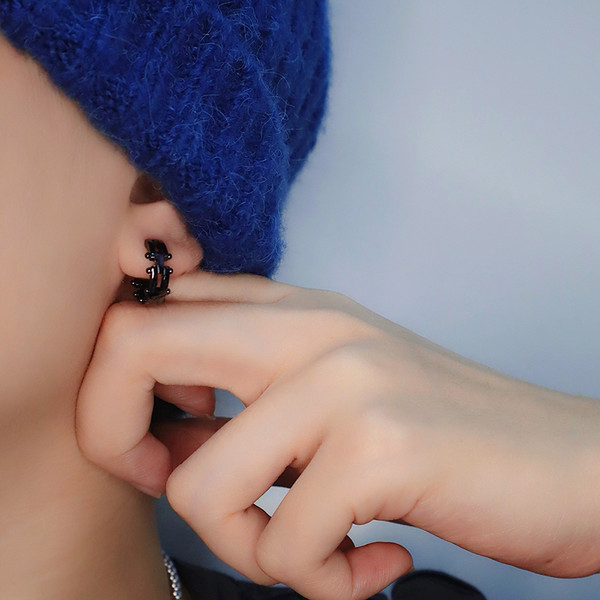 Vīriešu auskari ar sudraba detaļām