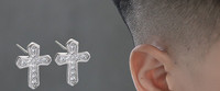 Férfi fülbevaló kereszttel és kövekkel