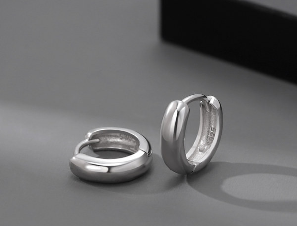 Vīriešu auskari - divās krāsās