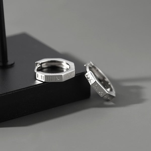 Ανδρικά σκουλαρίκια από ατσάλι με ασημί λεπτομέρεια