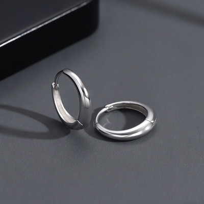 Tērauda auskari sudraba krāsā