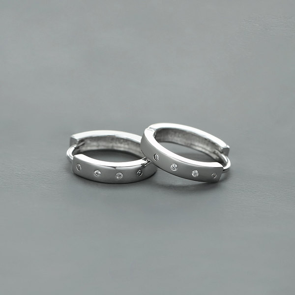 Vīriešu auskari ar apaļu formu un akmeņiem