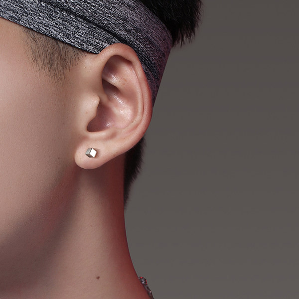 Ležerne muške naušnice s nitnama