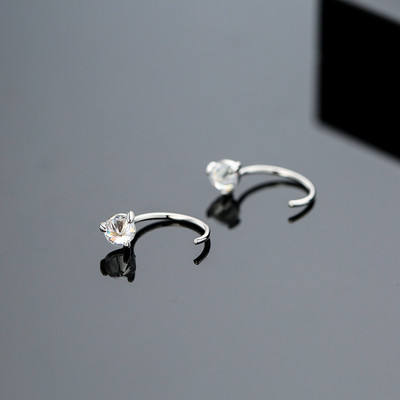 Férfi fülbevaló díszkővel