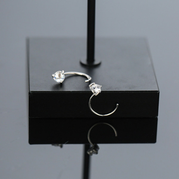 Férfi fülbevaló díszkővel