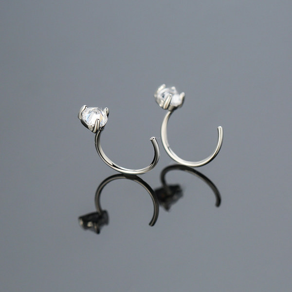 Férfi fülbevaló díszkővel