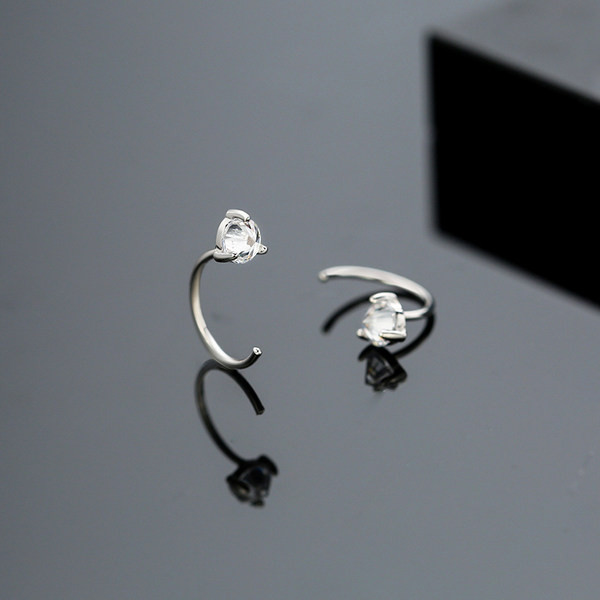 Férfi fülbevaló díszkővel