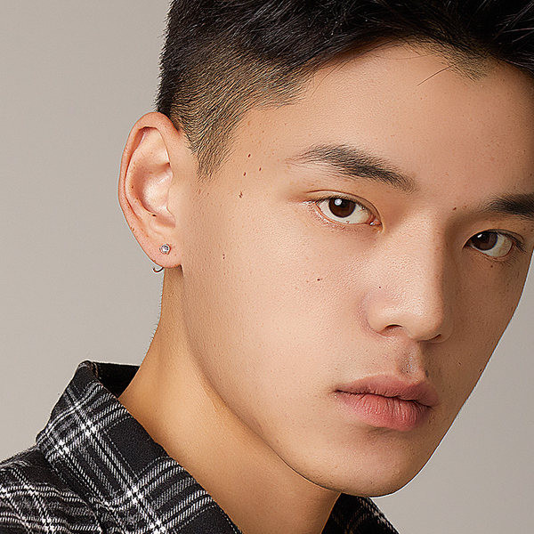 Férfi fülbevaló díszkővel