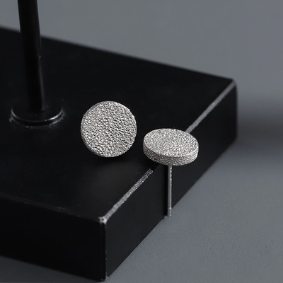 Νέο μοντέλο ανδρικά σκουλαρίκια σε ασημί χρώμα