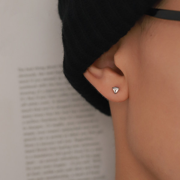 Μονόχρωμα ανδρικά σκουλαρίκια