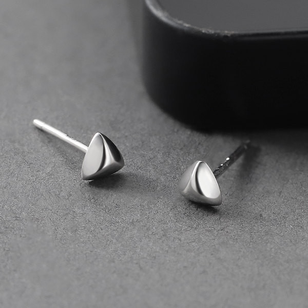 Μονόχρωμα ανδρικά σκουλαρίκια