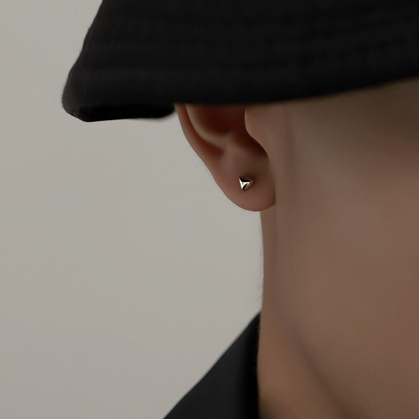 Μονόχρωμα ανδρικά σκουλαρίκια