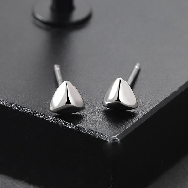 Μονόχρωμα ανδρικά σκουλαρίκια